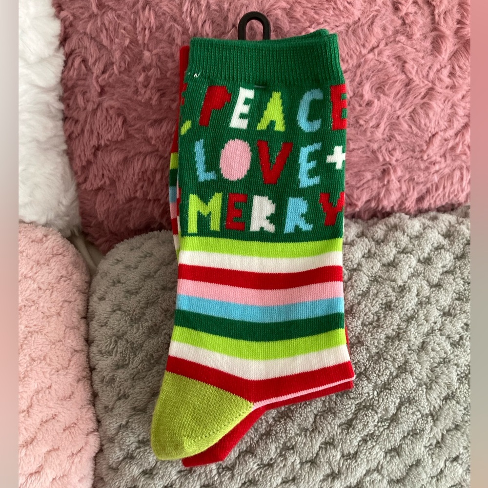 🧦🎄2 Pairs X’Mas Peace, Love + Merry Christmas Holiday Ladies Crew Socks Stuffers